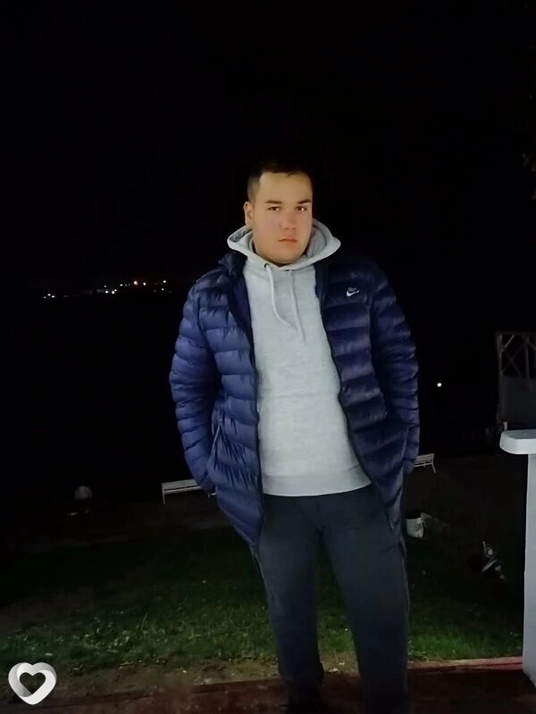 Максим, 22, Брянске — анкета №255511