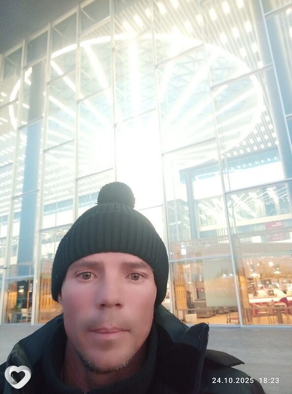 Витя, Свободный