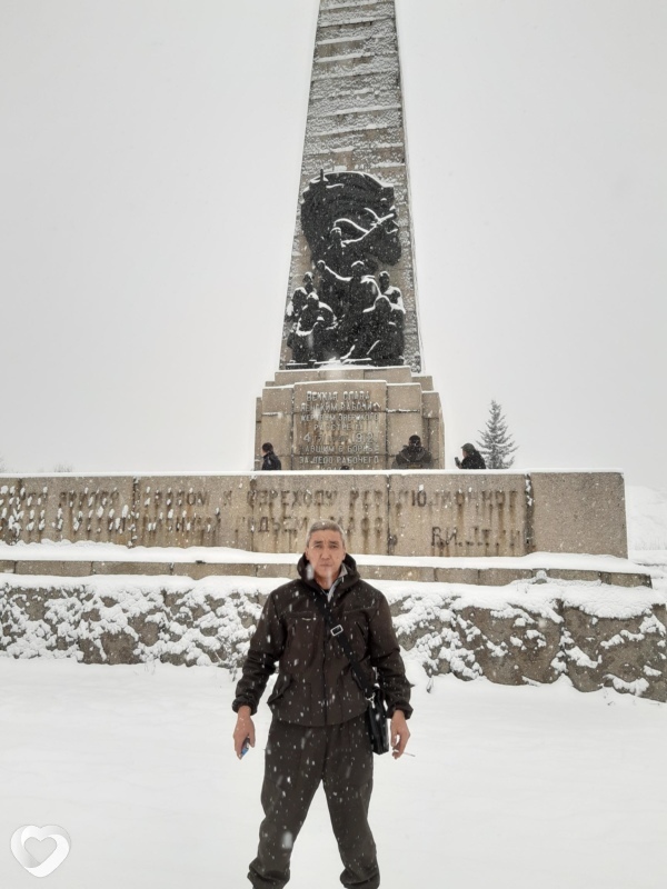 Михаил, Монды