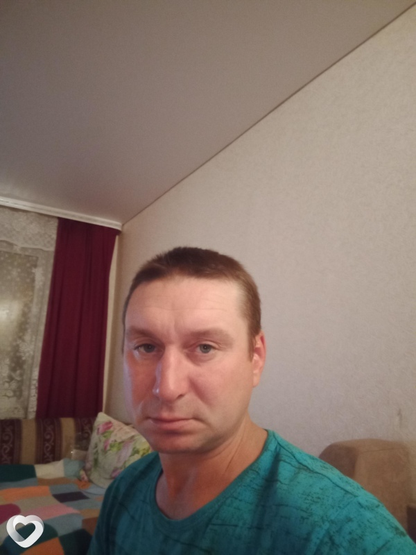 Саша, Мир