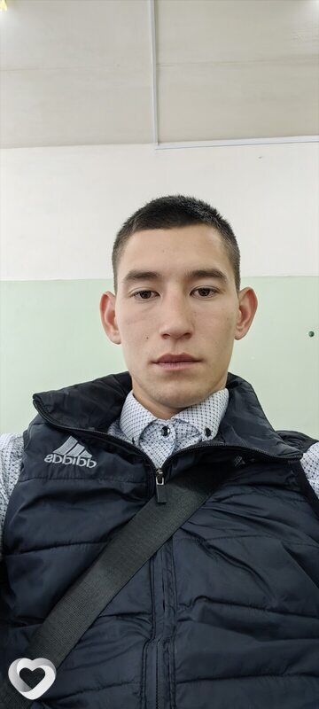 Артем, 22, Саратове — анкета №318693
