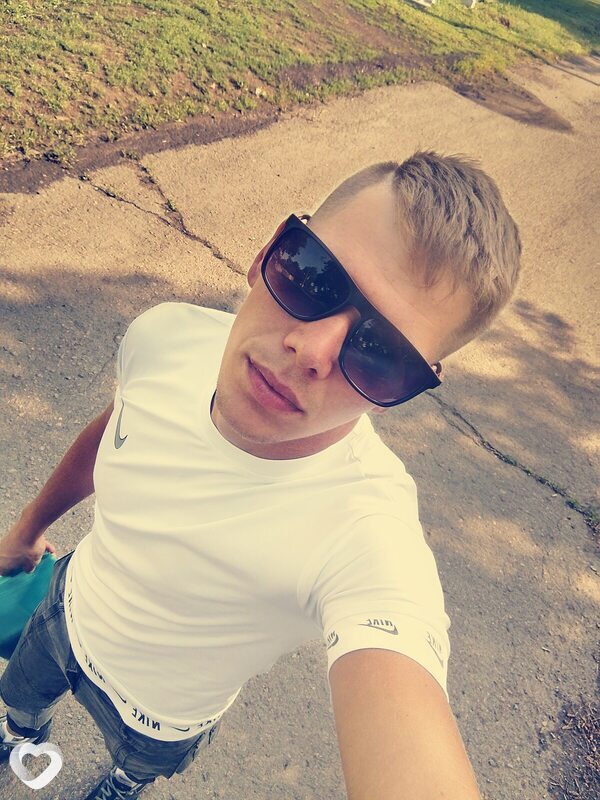 Артём, 31, Снежном — анкета №357683
