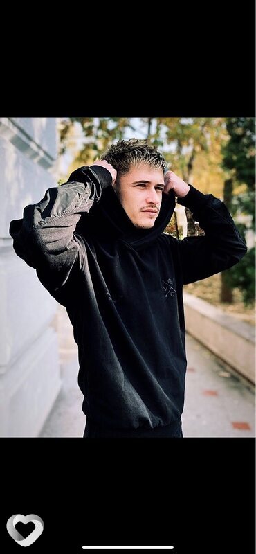 Johnny, București
