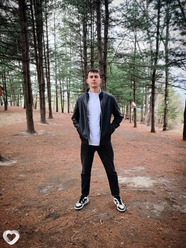 Вова, 24, Артеме — анкета №381394