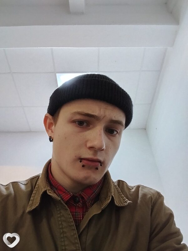 Евгений, 20, Бобруйске — анкета №389859