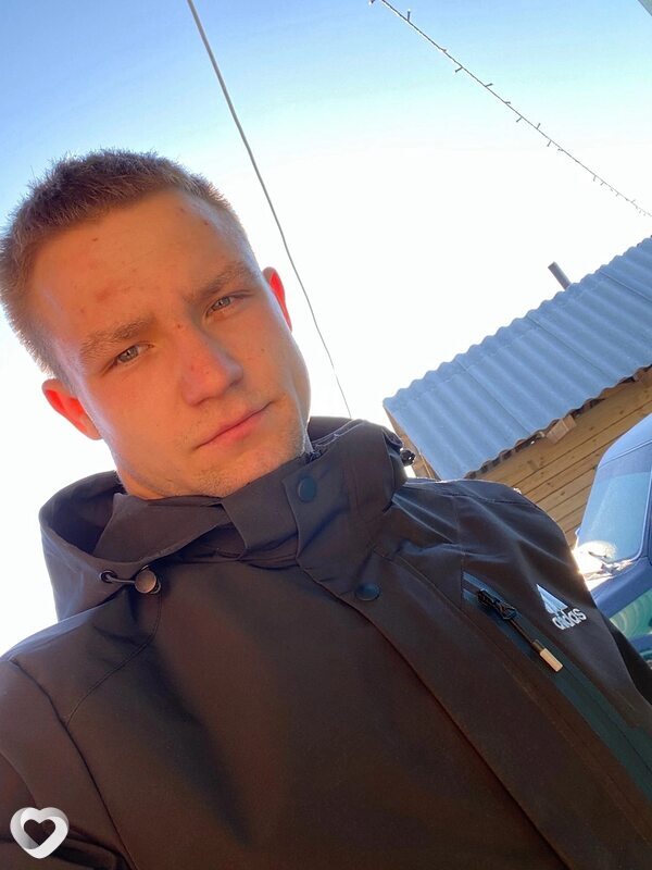 Денис, 22, Минусинске — анкета №398083