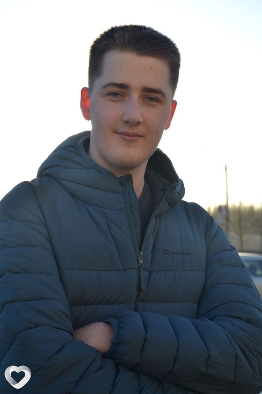 Максим, 21, Москве — анкета №404687