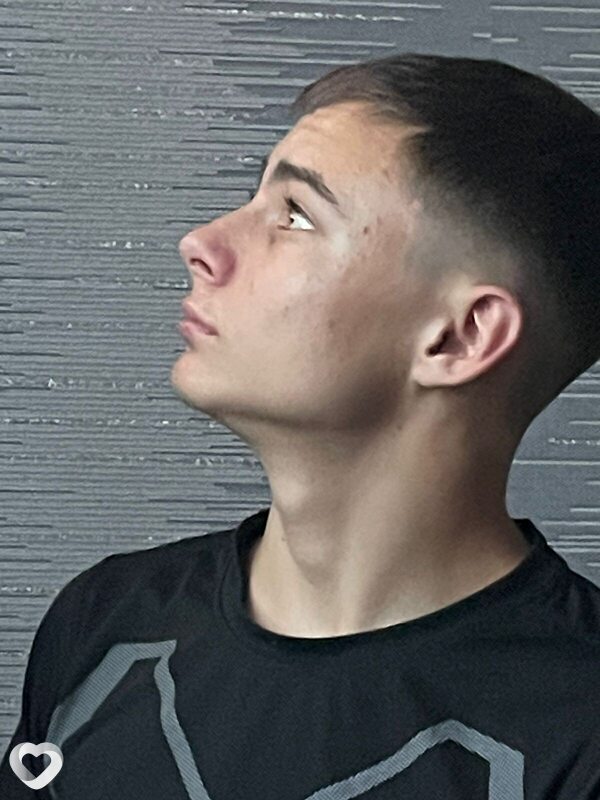Артём, 22, Барнауле — анкета №439012