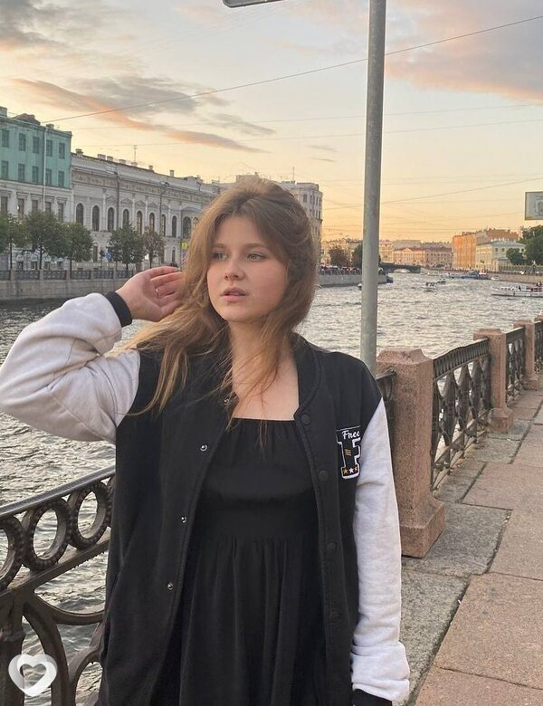 Вика, 22, Москве — анкета №441479