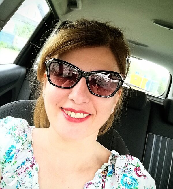 Mirela, Roman