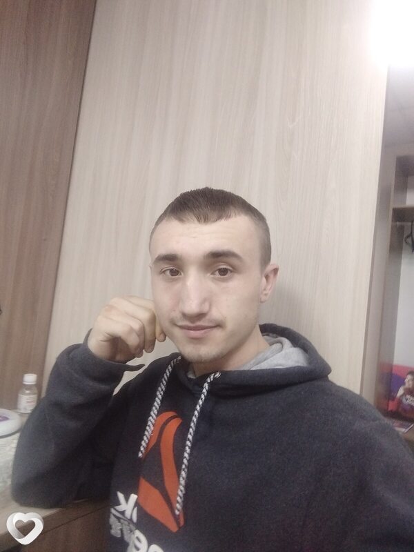 Артём, 27, Бийске — анкета №464372