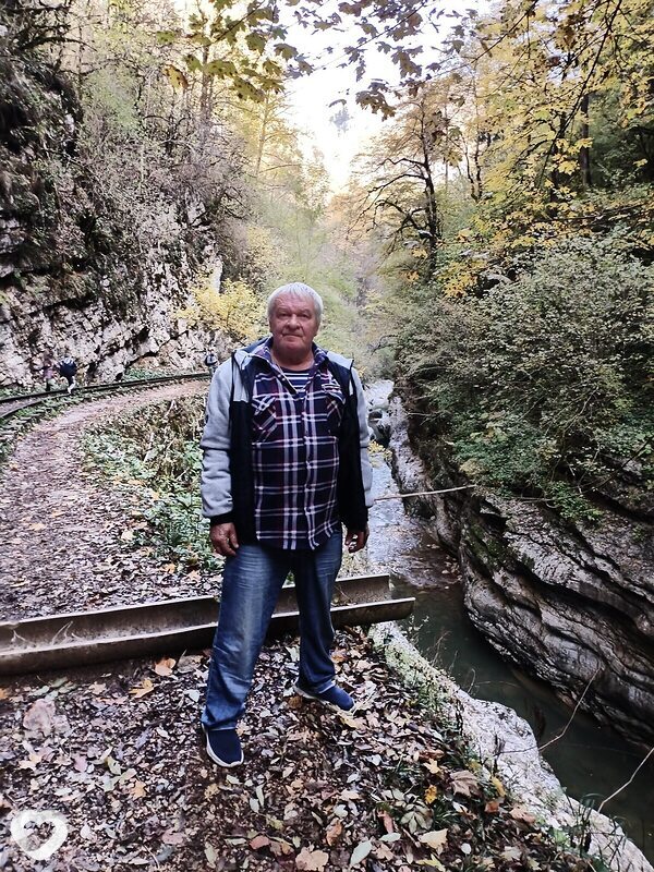 Красавчик, Адлер
