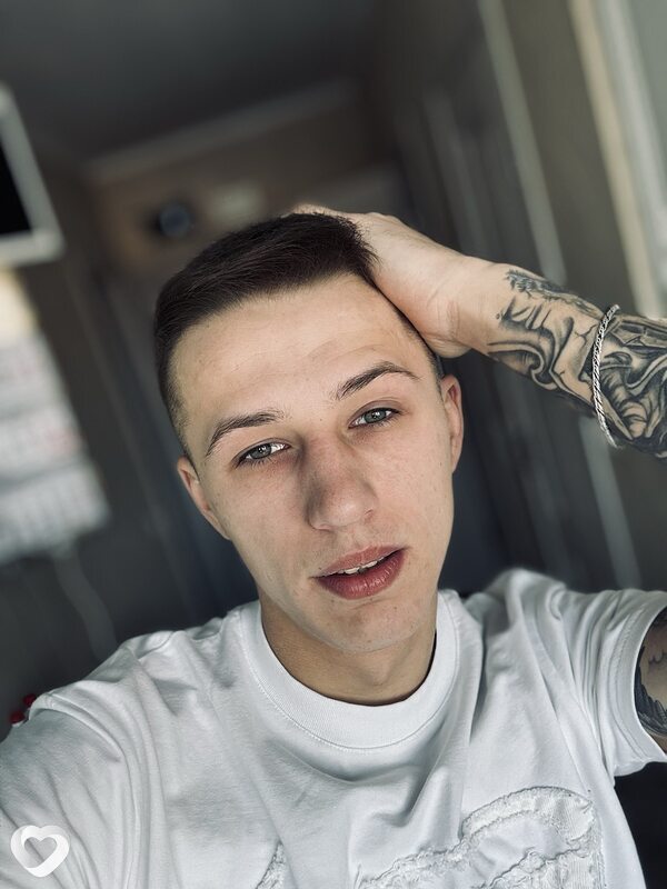 Артем, 22, Речице — анкета №479380