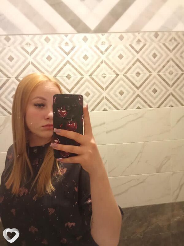Александра, 26, Червени — анкета №481142