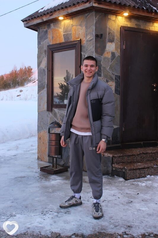 Максим, 22, Москве — анкета №534885
