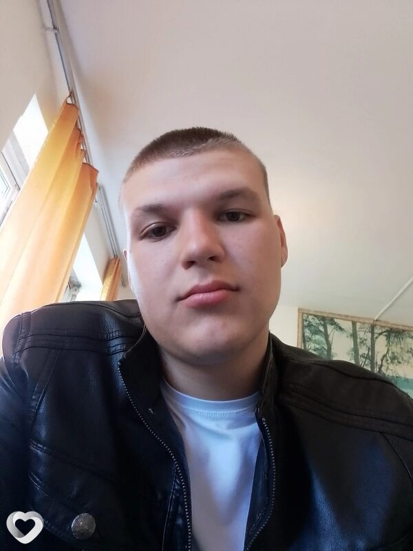 Артем, 21, Валуйках — анкета №537141