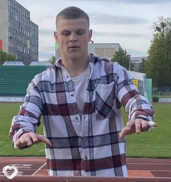 Артём, 21, Бобруйске — анкета №537663