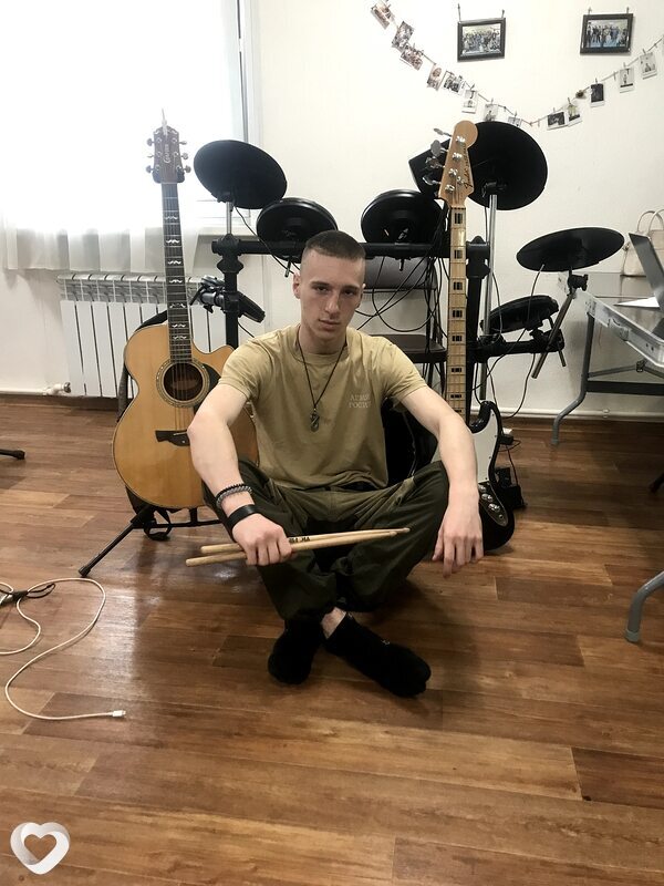Александр, 21, Уссурийске — анкета №542362