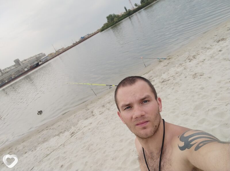 Артëм, 27, Азове — анкета №559110