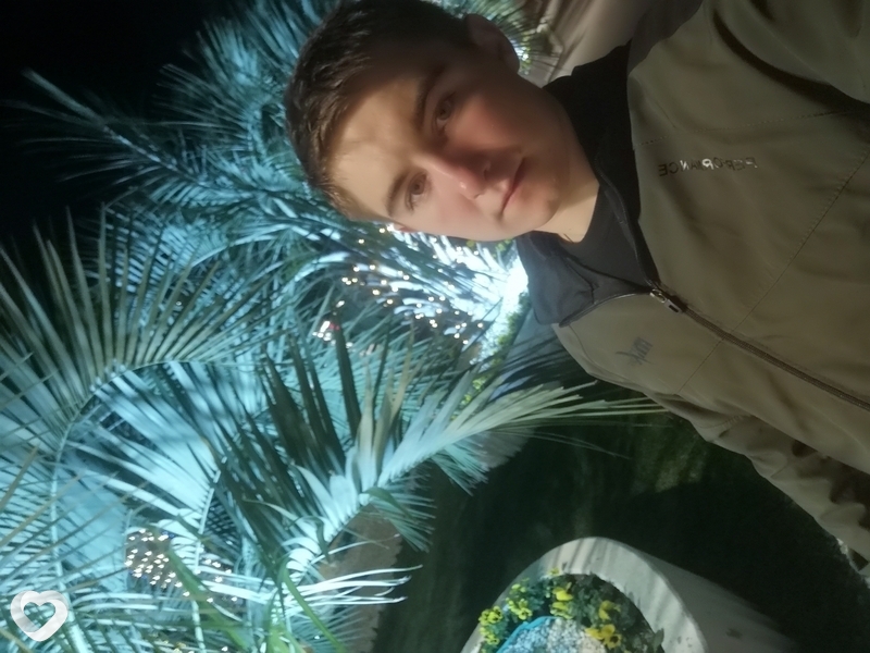 Максим, 21, Сочи — анкета №564323