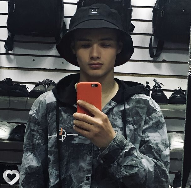 Максим, 22, Южно-Сахалинске — анкета №568050