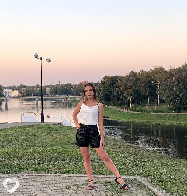 Карина, 26, Гомеле — анкета №581611