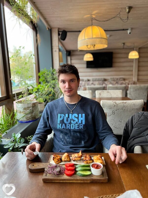 Максим, 25, Москве — анкета №586561