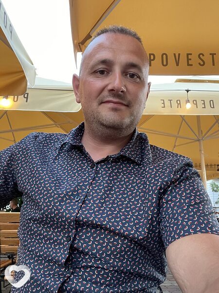 Adi, Париж
