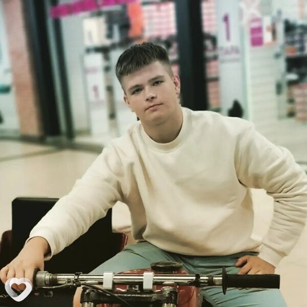 Илья, 23, Минске — анкета №593950