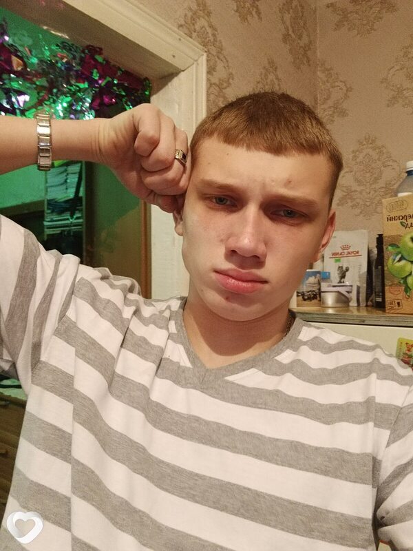 Саша, 21, Омске — анкета №635238