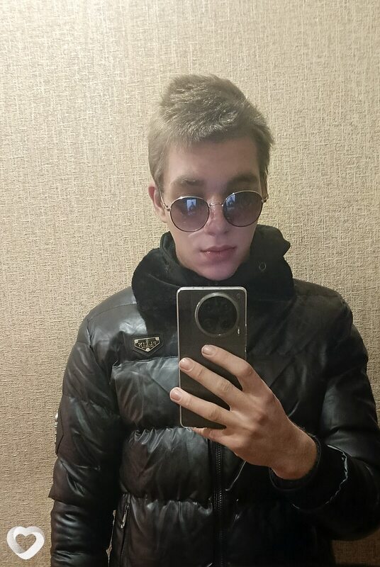 Михаил, 21, Донецк (Ростовская Обл.) — анкета №660266