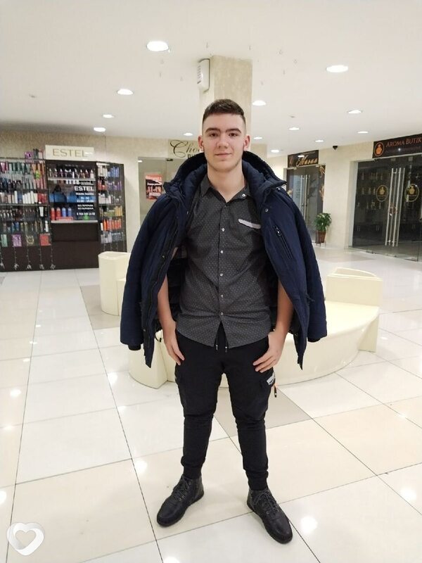Евгений, 21, Алдане — анкета №662815