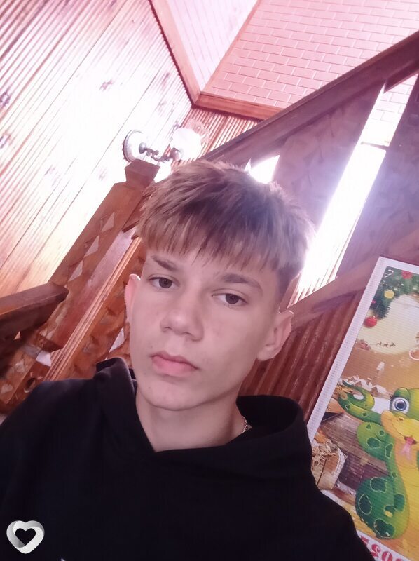 Влад, 23, Кировске — анкета №674480