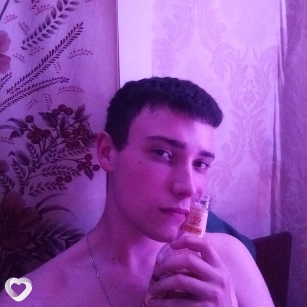 Максим, 21, Москве — анкета №688864