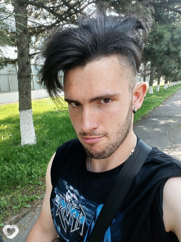 Иван, 21, Москве — анкета №690073