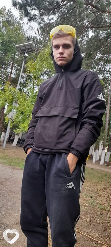 Валентин, 22, Краснодаре — анкета №698002