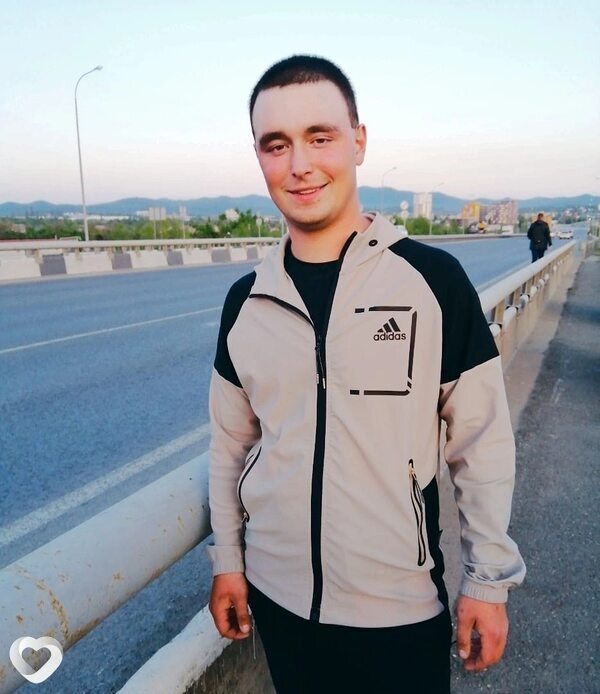 Дмитрий, 22, Артеме — анкета №698416
