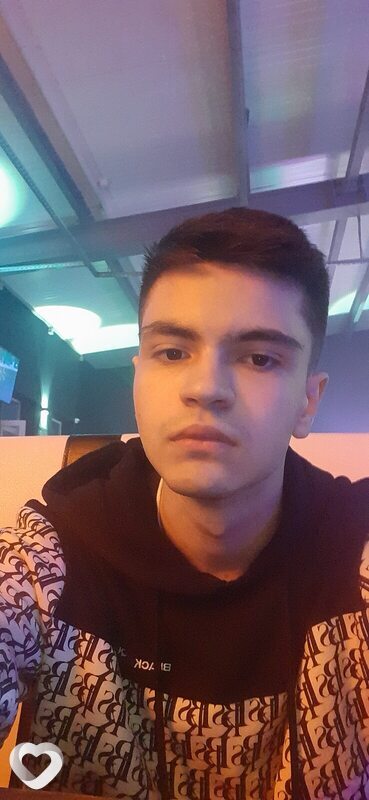 Максим, 21, Москве — анкета №699754