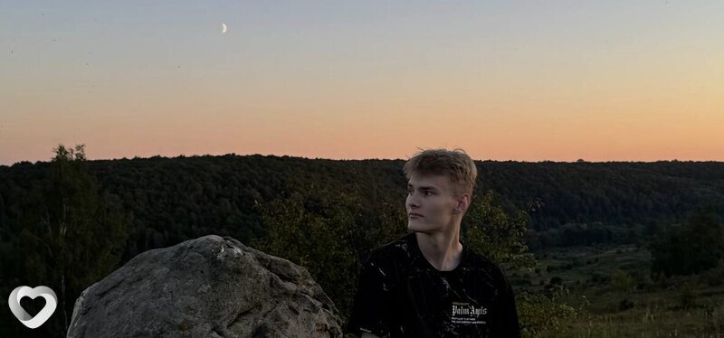 Михаил, 21, Новомосковске — анкета №707155