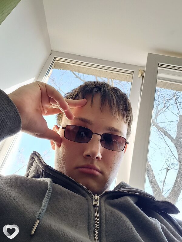 Михаил, 21, Москве — анкета №712358