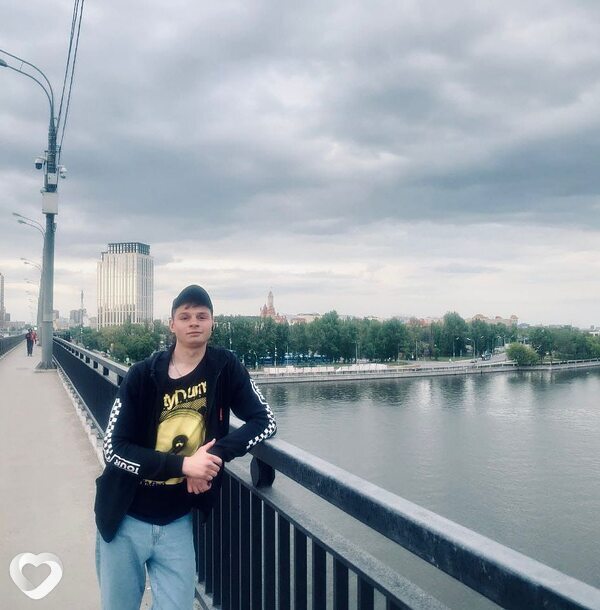 Максим, 23, Москве — анкета №717215