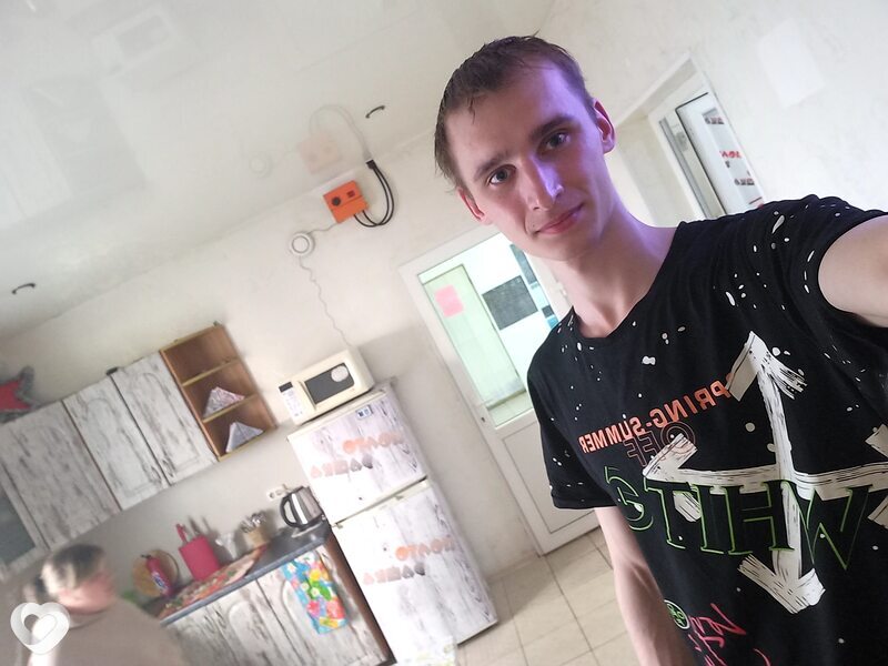 Артем, 24, Белогорске — анкета №721765
