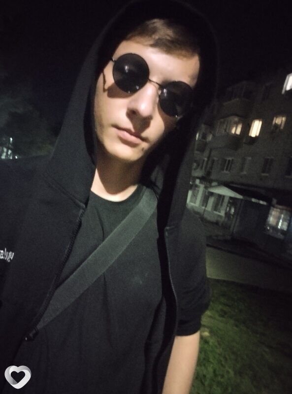 Максим, 21, Артеме — анкета №721872