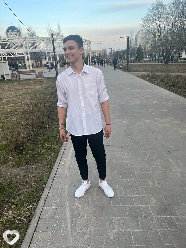 Артём, 21, Москве — анкета №728674