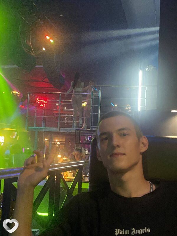 Максим, 20, Москве — анкета №737240
