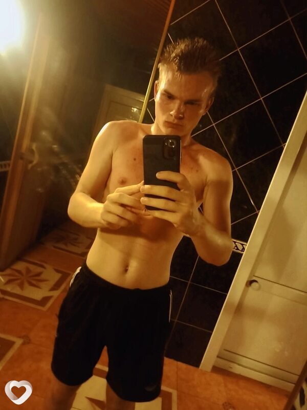 Виктор, 23, Артеме — анкета №742501