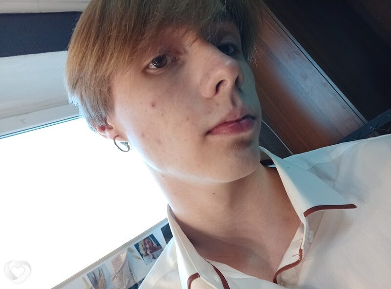 Максим, 21, Ангарске — анкета №743435