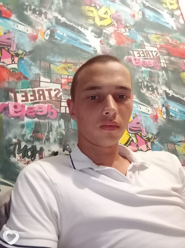 Илья, 21, Витебске — анкета №744391
