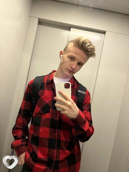 Денис, 21, Москве — анкета №744520