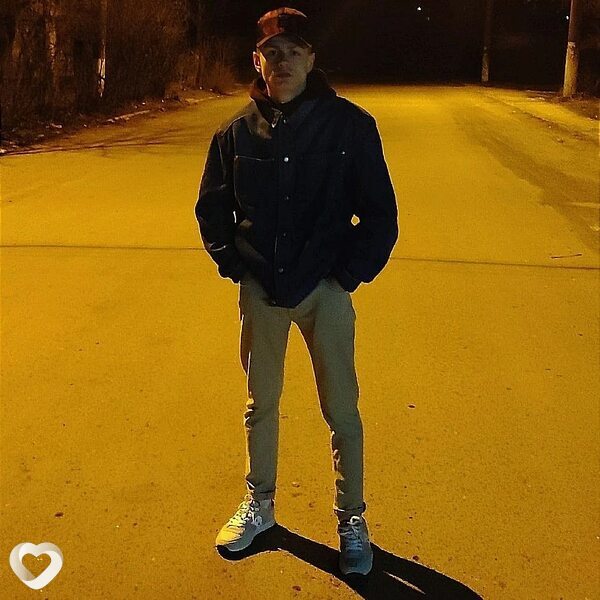 Артëм, 21, Москве — анкета №750375